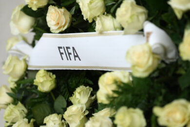 La corona funebre della FIFA durante i funerali di Evaristo Beccalossi a Brescia (Foto di Spada/LaPresse)