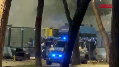 Serie B, Pescara e Spezia retrocedono in Lega Pro: scontri tra ultras e polizia a fine partita