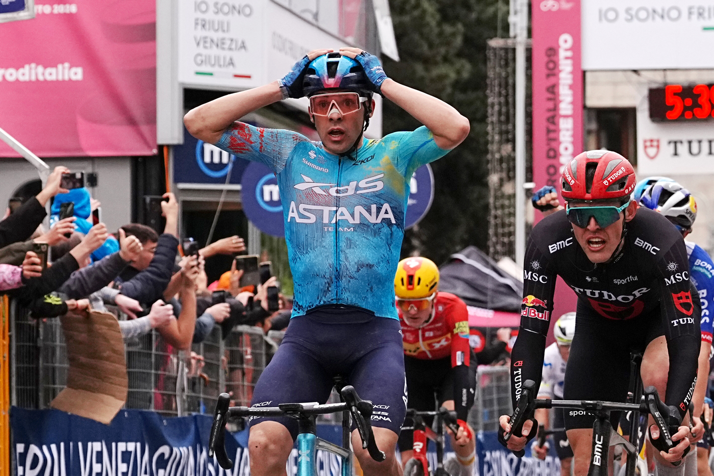 Giro d’Italia 2026, Silva vince la seconda tappa ed è la nuova maglia rosa