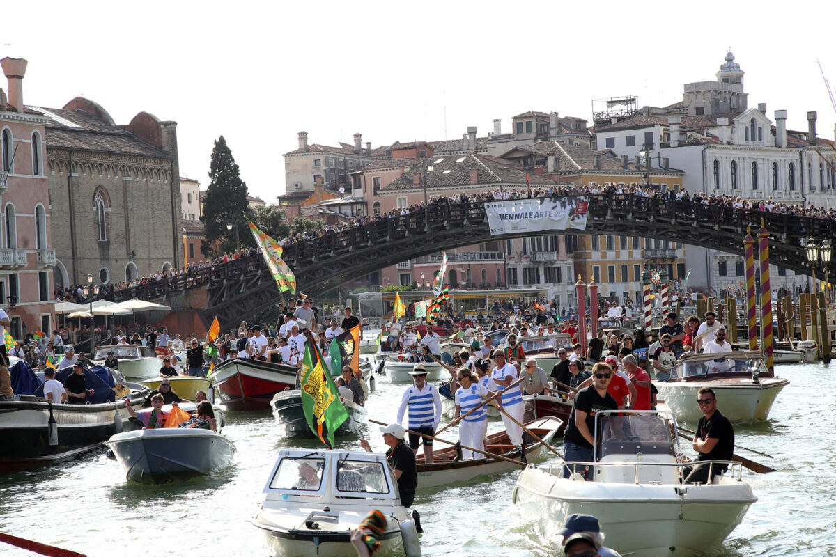 Venezia promosso in Serie A, grande festa a Canal Grande e Piazza San Marco