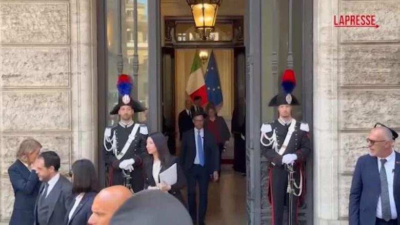 Giornata vittime terrorismo, Mattarella esce dal Senato