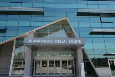 Hantavirus, il ministero della Salute attiva la sorveglianza su 4 passeggeri del volo Klm