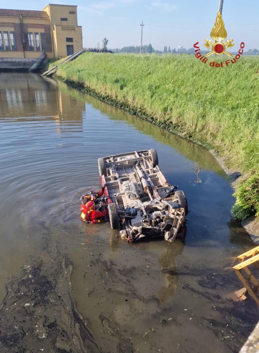 Venezia, minivan con 8 persone finisce in un canale: trovati morti i 3 dispersi
