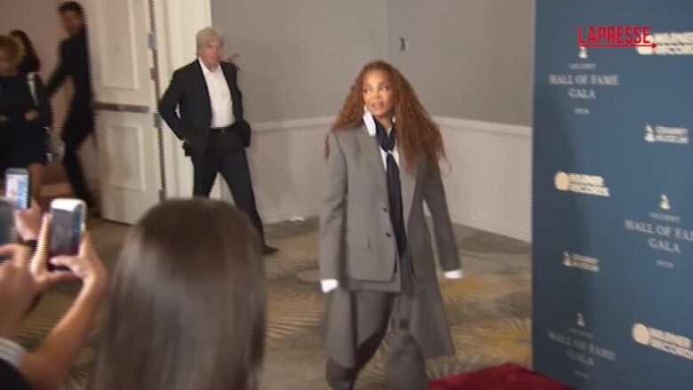 Janet Jackson riappare in pubblico, il suo arrivo al Gala della Grammy Hall of Fame