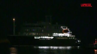 Hantavirus, la nave Hondius attracca al porto di Granadilla a Tenerife