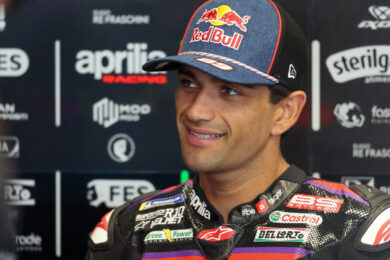 MotoGp, Le Mans 2026: Martin vince davanti a Bezzecchi. Cade Bagnaia