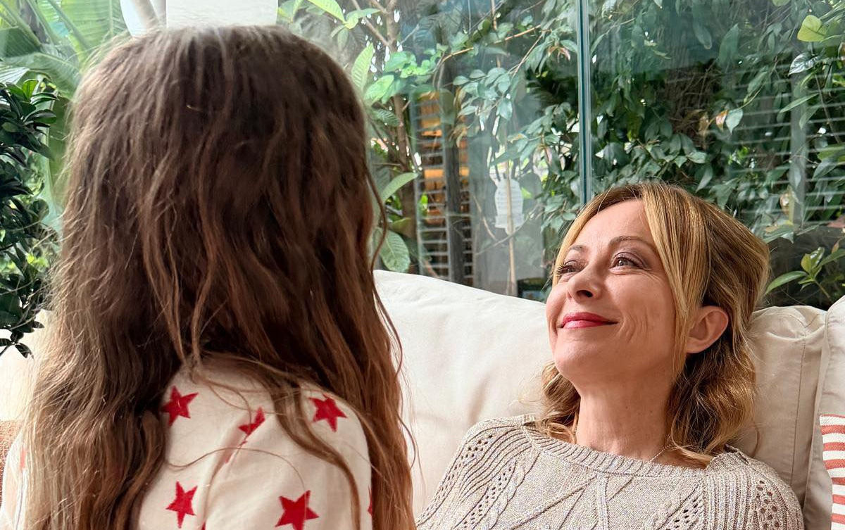 Festa della mamma, Meloni: “Esserlo è dono più grande e insieme sfida più profonda” Festa della mamma, Meloni: “Esserlo è dono più grande e insieme sfida più profonda”