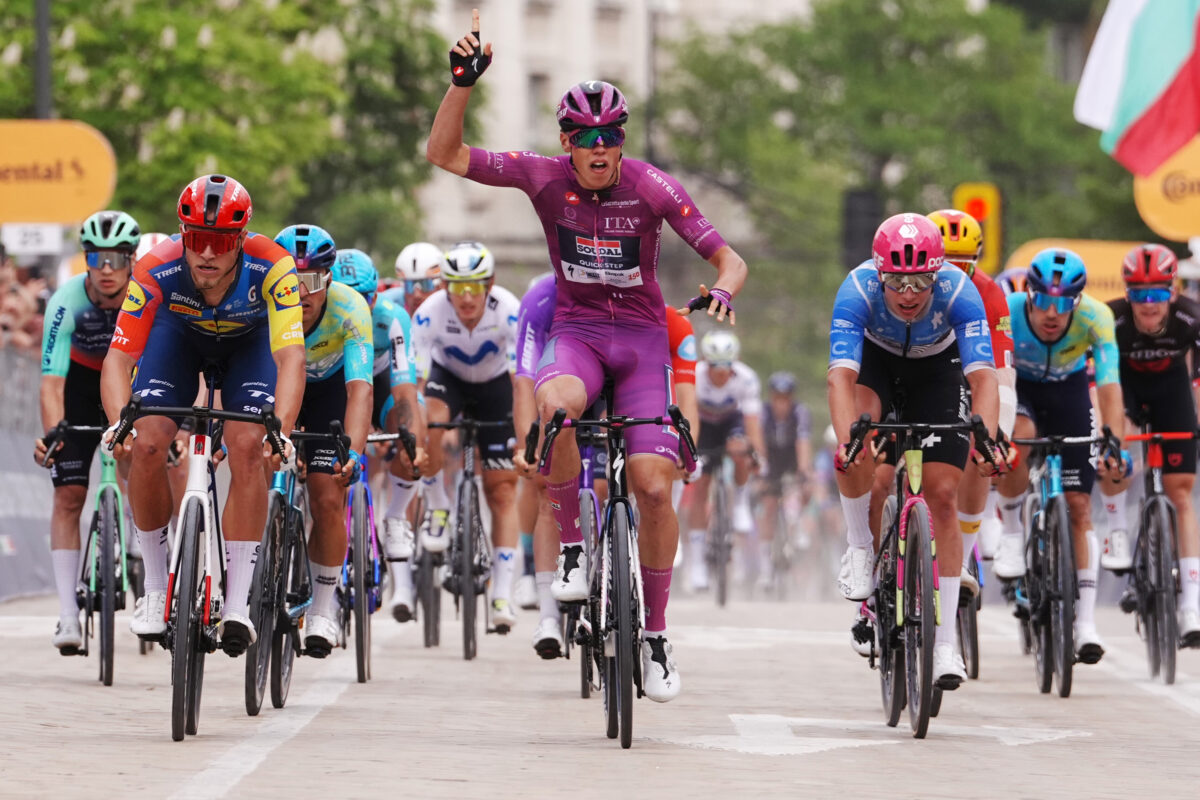 Giro d’Italia 2026, Magnier vince la terza tappa e Silva resta in rosa