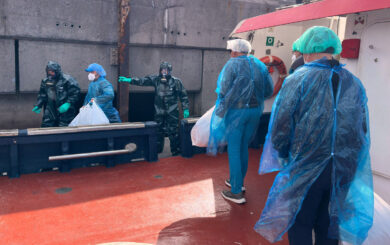 Hantavirus, la nave da crociera Hondius nel porto di Tenerife – La diretta