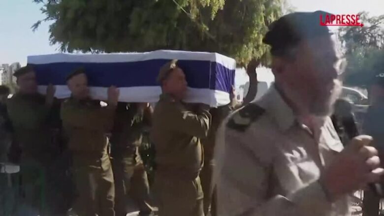 Israele, parenti e amici al funerale di un riservista ucciso in Libano