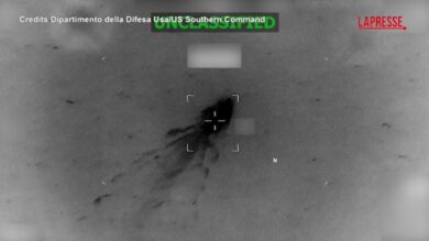 Stati Uniti, rilasciato il video di un attacco contro una nave sospettata di traffico di droga