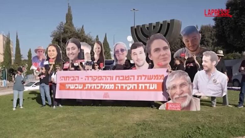Israele, proteste davanti alla Knesset: in piazza i parenti delle vittime del 7 ottobre