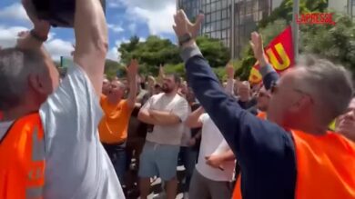 Roma, protesta dei lavoratori Ama davanti all'azienda: l'intervista al delegato Usb