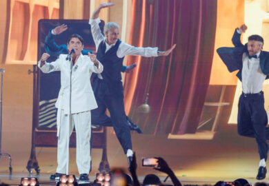 Sal Da Vinci esegue il brano “Per Sempre Si” durante la prova generale della prima semifinale del 70° Eurovision Song Contest a Vienna, in Austria, lunedì 11 maggio 2026. (AP Photo/Martin Meissner)
