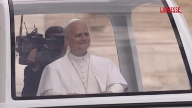 Il 13 maggio 1981 l'attentato a Wojtyla, Papa Leone prega su luogo dove fu colpito