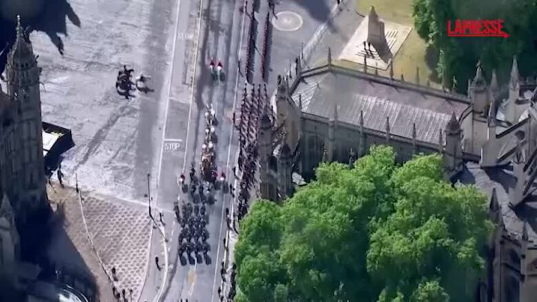 Gran Bretagna, Re Carlo III arriva al Parlamento per il King's Speech