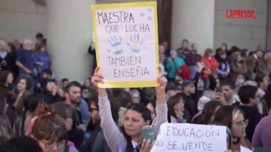 Argentina, decine di migliaia in piazza contro i tagli alle università pubbliche