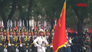 Cina-Usa, Xi Jinping e Trump alla sfilata della guardia d'onore militare