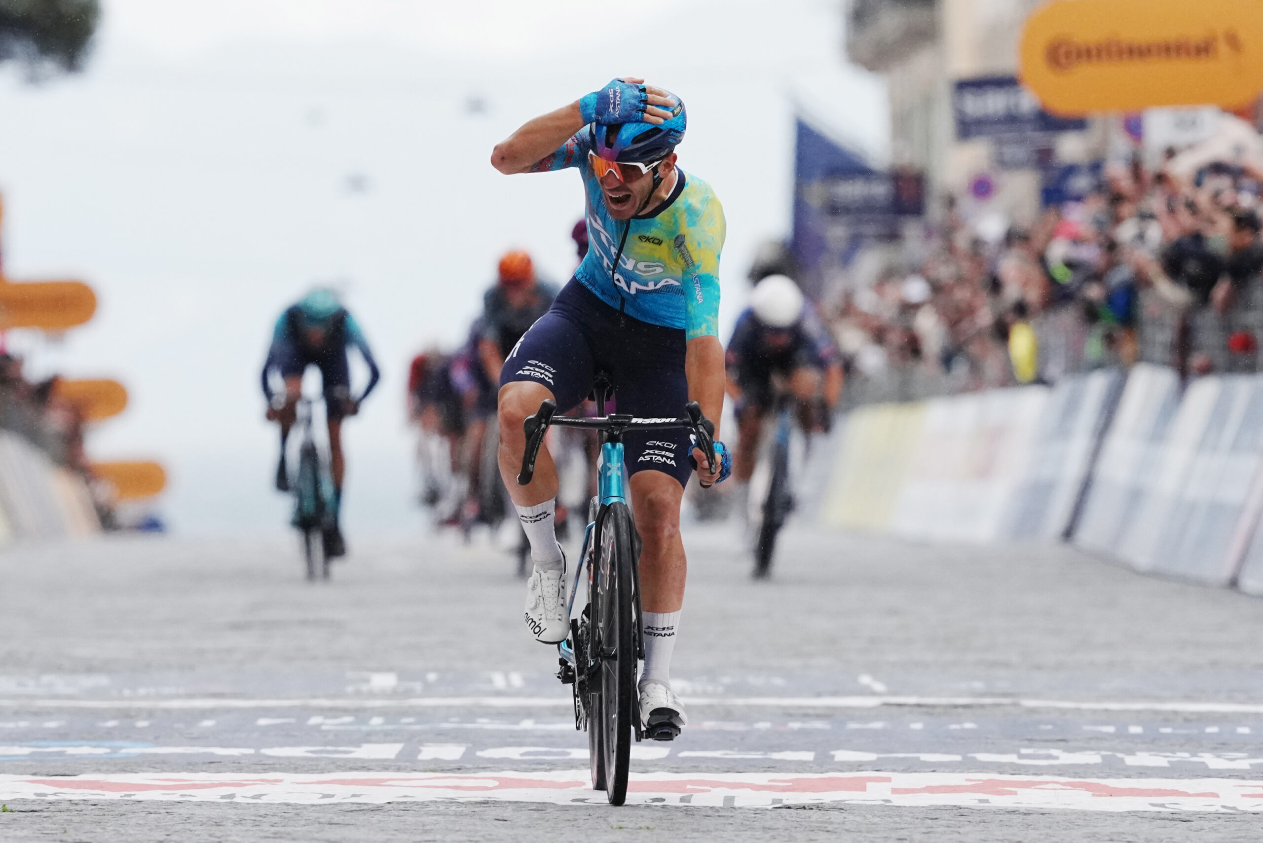 Giro d’Italia 2026, a Napoli trionfa Ballerini: ordine d’arrivo sesta tappa, classifica