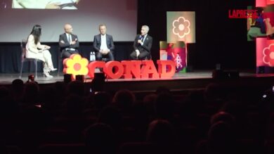 Giro d’Italia: Conad consegna assegno a ospedale Cosenza. Sabato tappa a Fermo con Raoul Bova