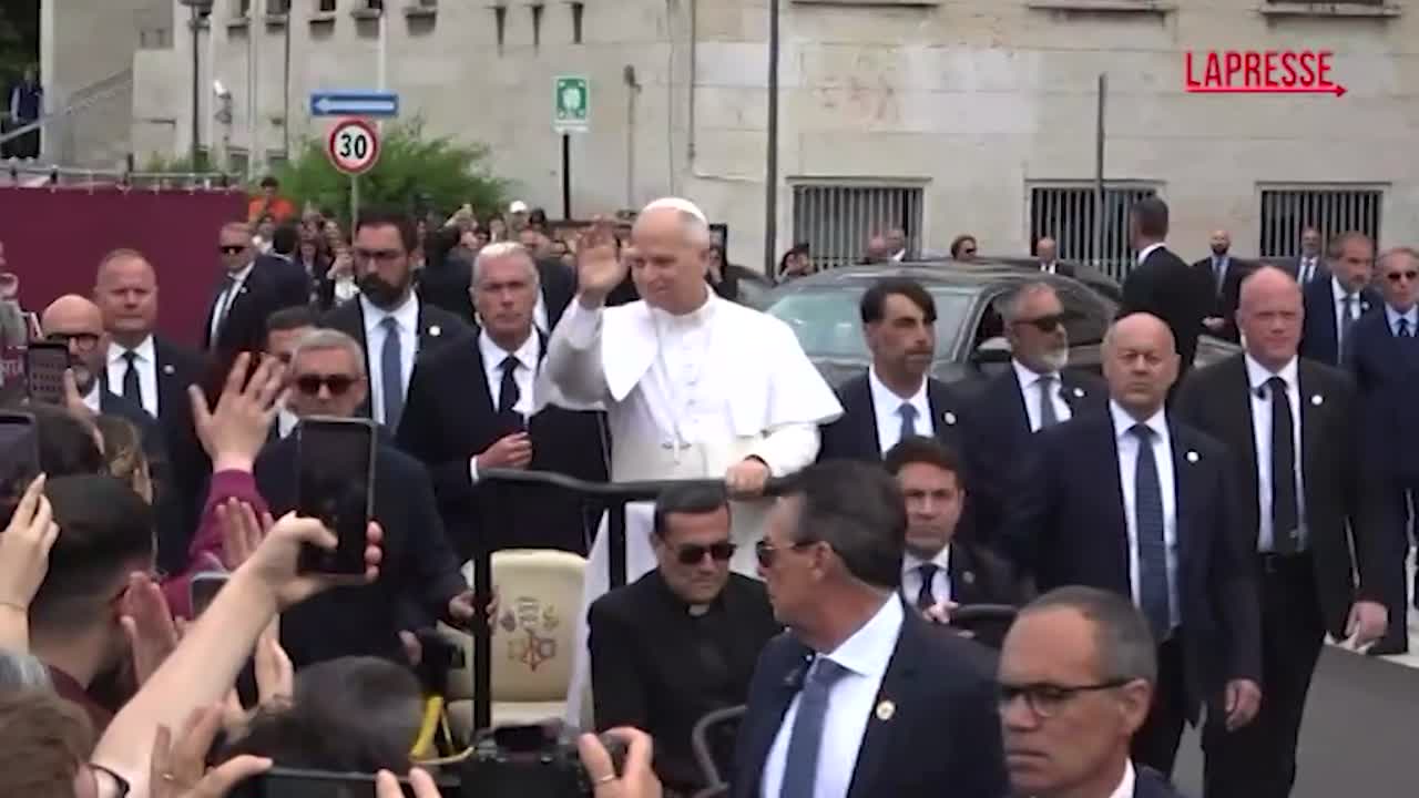 papa leone xiv alla sapienza la folla in attesa grazie per l8217accoglienza da Lapresse.it papa leone xiv alla sapienza la folla in attesa grazie per l8217accoglienza