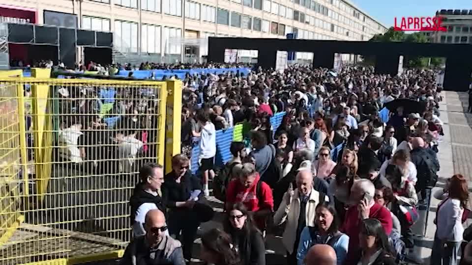 salone del libro 2026 oggi l apertura centinaia le persone in fila al lingotto fiere da Lapresse.it salone del libro 2026 oggi l apertura centinaia le persone in fila al lingotto fiere