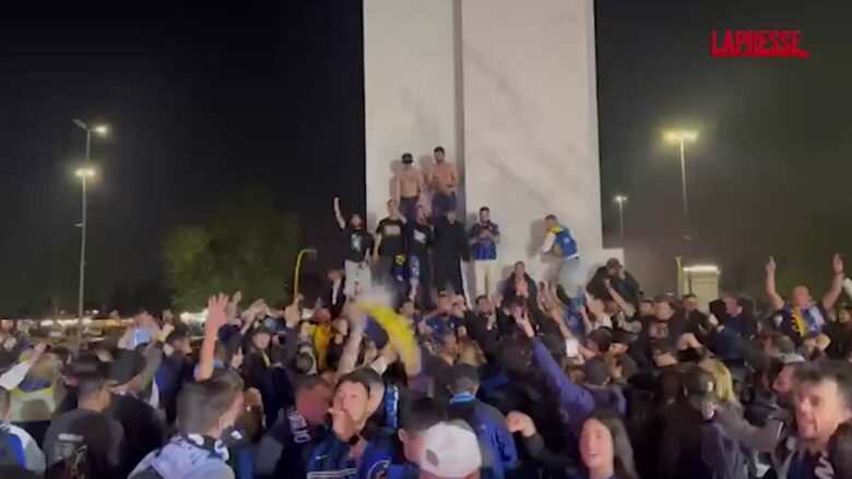 Coppa Italia, la festa degli interisti fuori dallo Stadio Olimpico
