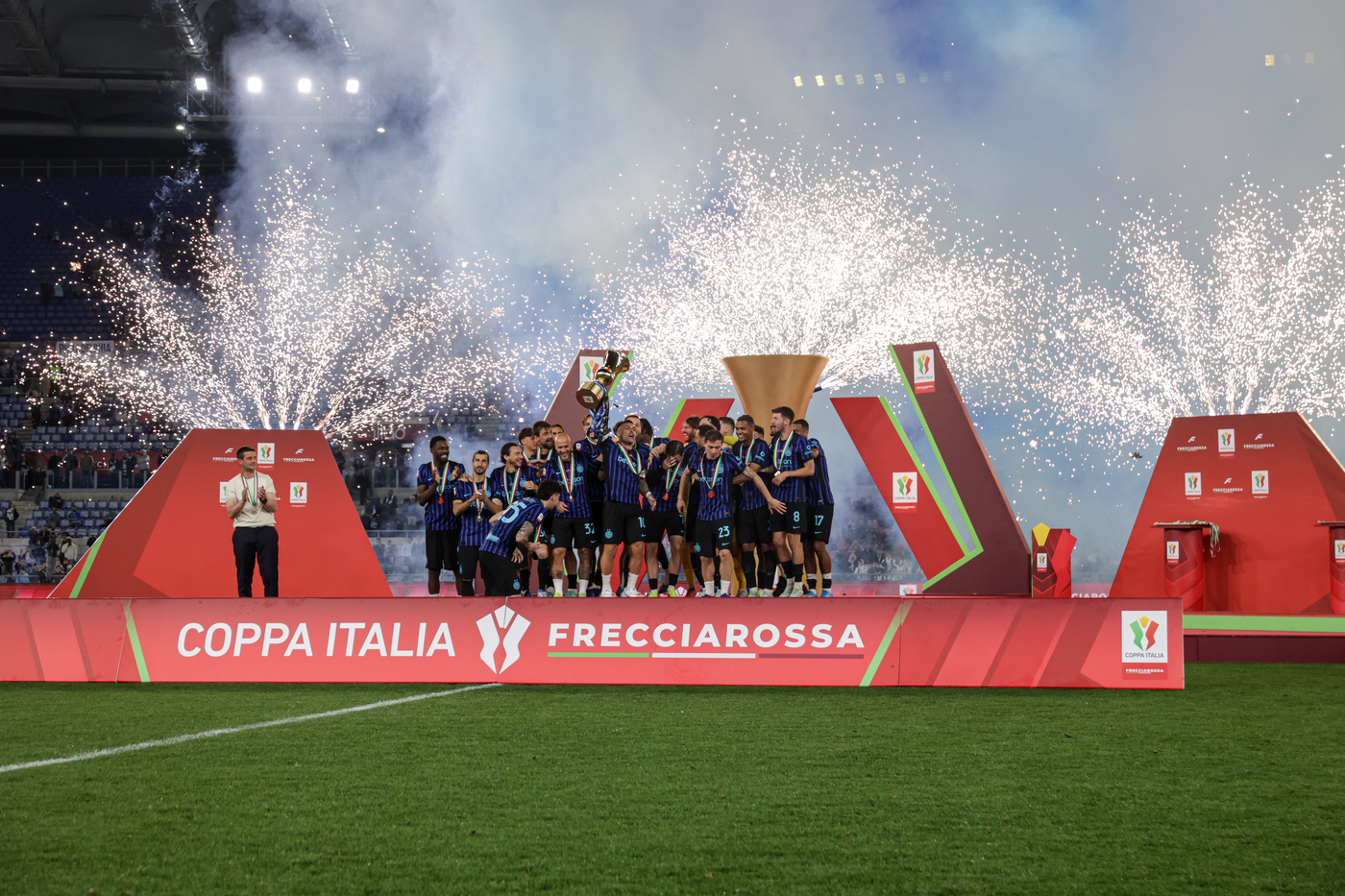 l8217inter stende la lazio e vince la coppa italia 2026 la festa in campo 8211 le foto da Lapresse.it l8217inter stende la lazio e vince la coppa italia 2026 la festa in campo 8211 le foto