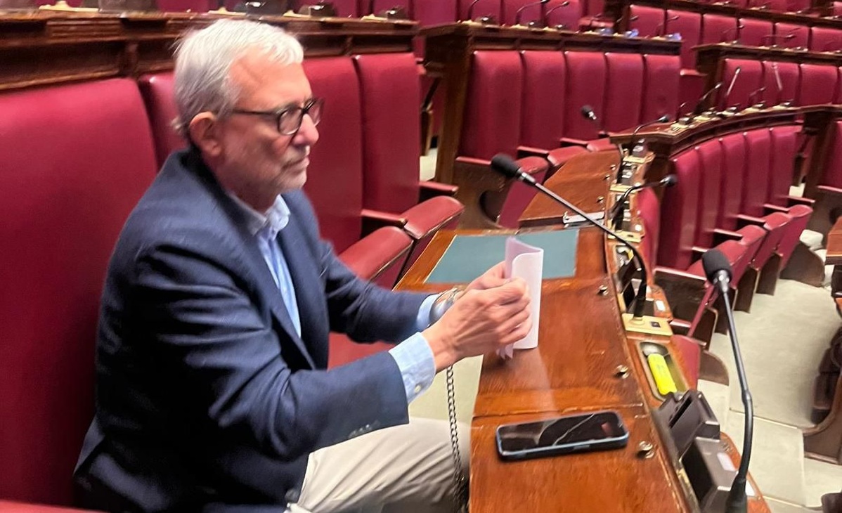 rai giachetti si ammanetta in aula camera qui finch233 la maggioranza non sblocca la vigilanza da Lapresse.it rai giachetti si ammanetta in aula camera qui finch233 la maggioranza non sblocca la vigilanza