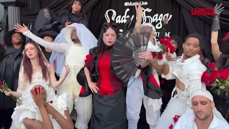 Lady Gaga, l'arrivo in grande stile alla premiere dello speciale di Apple Music ‘MAYHEM Requiem’