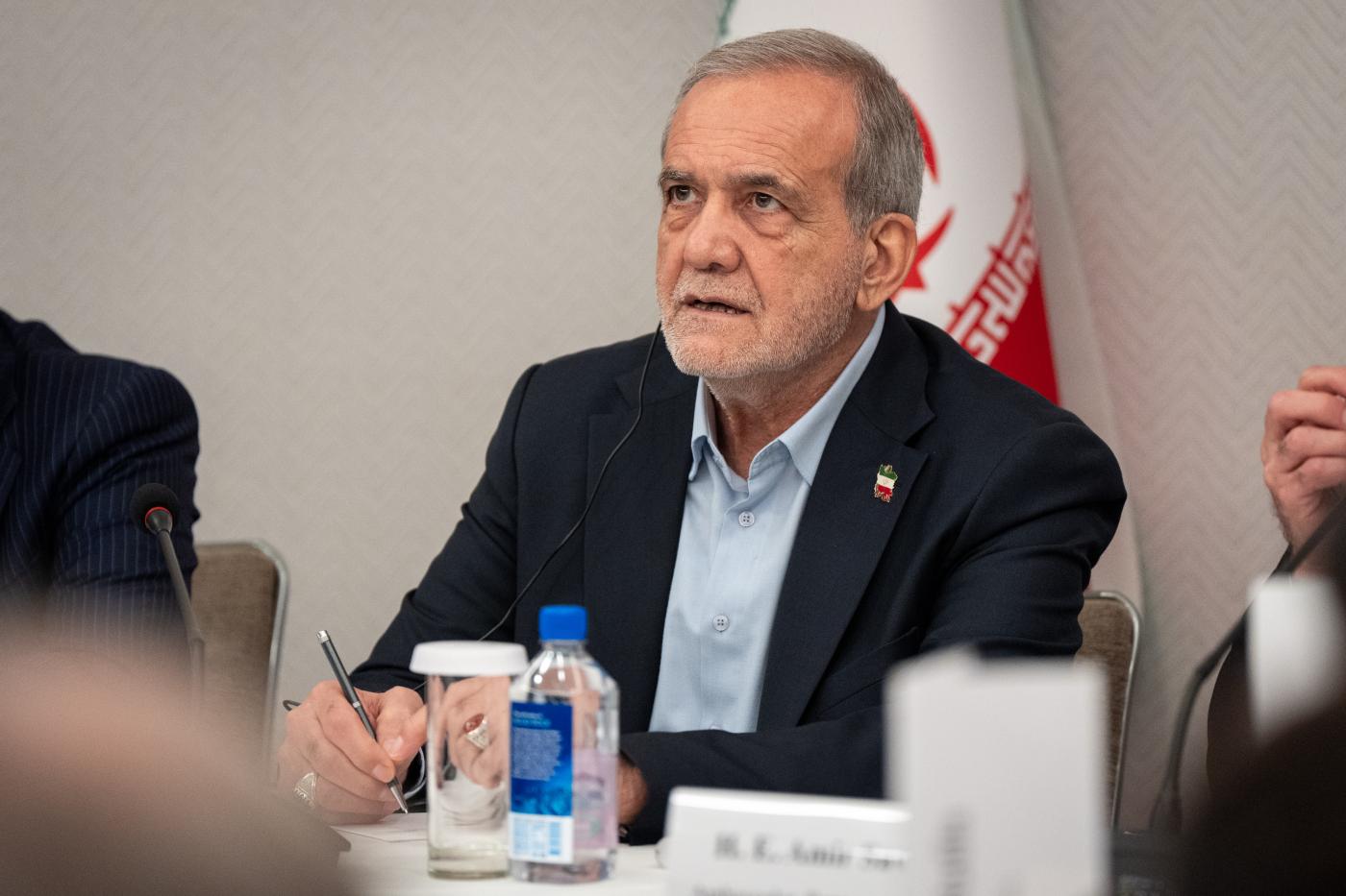 iran lettera di pezeshkian al papa contrastare le richieste illegali degli usa da Lapresse.it iran lettera di pezeshkian al papa contrastare le richieste illegali degli usa