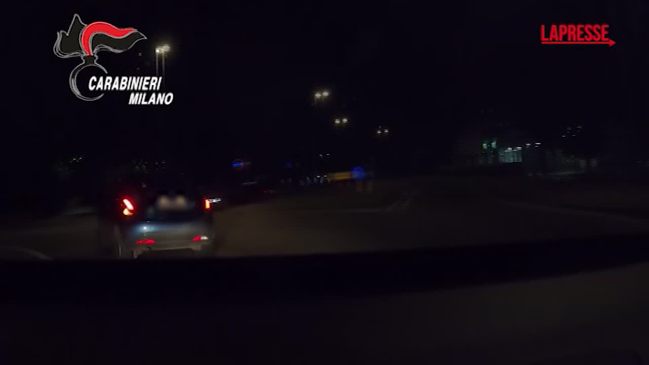 Sesto San Giovanni: sfuggono all'alt dei carabinieri, l'inseguimento è da film