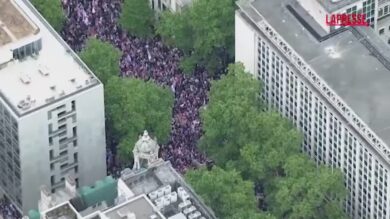 Londra, in migliaia affollano le strade della capitale inglese per la marcia 'Unite the Kingdom'