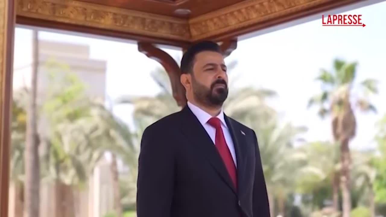 iraq il nuovo primo ministro assume le funzioni durante la cerimonia ufficiale a baghdad da Lapresse.it iraq il nuovo primo ministro assume le funzioni durante la cerimonia ufficiale a baghdad