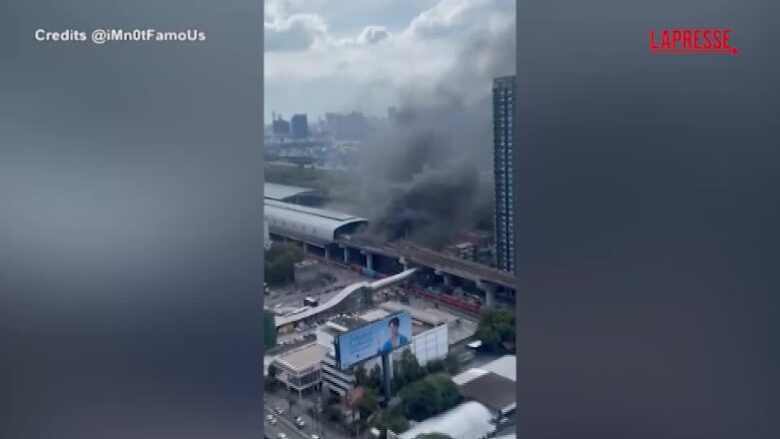 Bangkok, treno contro bus: almeno 8 morti