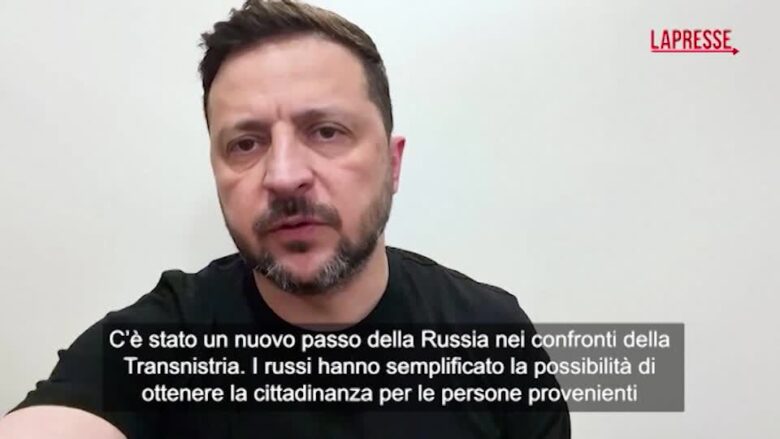 Ucraina, Zelensky: "Stiamo preparando una risposta al trasferimento della cittadinanza russa in Transnistria"