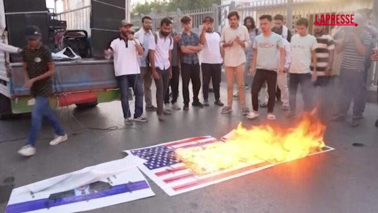 Pakistan, a Karachi i musulmani sciiti manifestano contro Israele e gli Stati Uniti