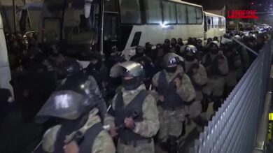 Bolivia, proseguono le proteste contro il governo: i militari rimuovono i blocchi intorno a La Paz
