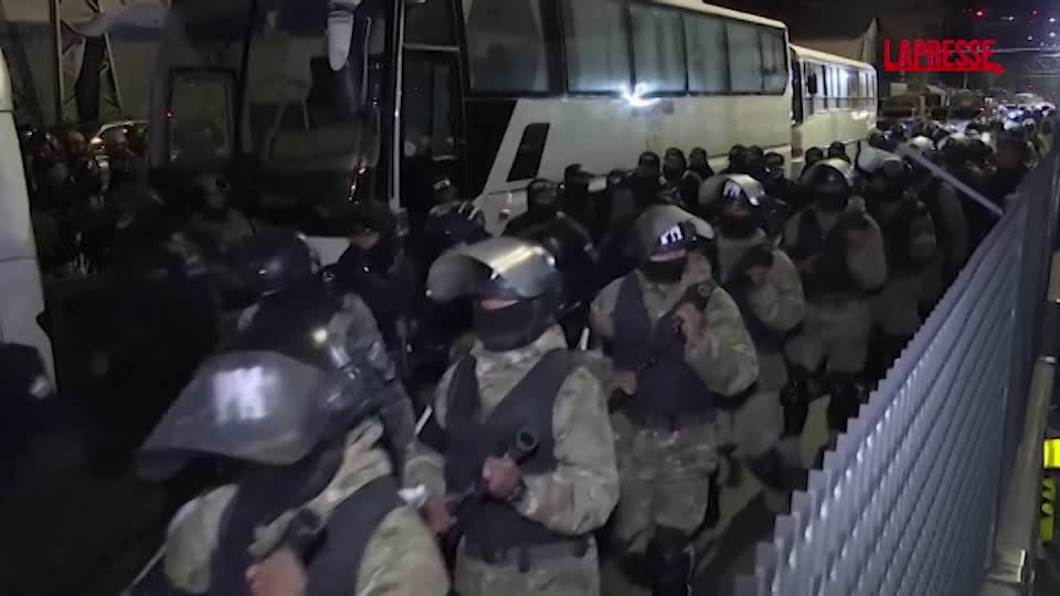 bolivia proseguono le proteste contro il governo i militari rimuovono i blocchi intorno a la paz da Lapresse.it bolivia proseguono le proteste contro il governo i militari rimuovono i blocchi intorno a la paz