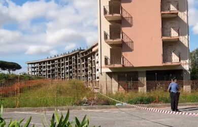 Napoli, due donne trovate morte in un cantiere edile: fermato un uomo per duplice omicidio