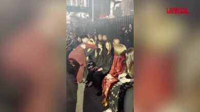 Ghali alla sfilata di Gucci a New York, il rapper in prima fila accanto ad Anna Wintour e Mariah Carey