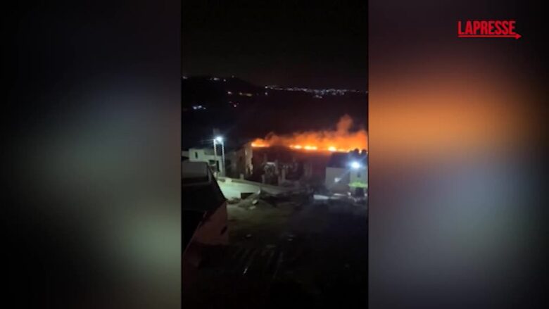 Cisgiordania, i coloni danno fuoco ai raccolti nel villaggio palestinese di Al-Mughayyir