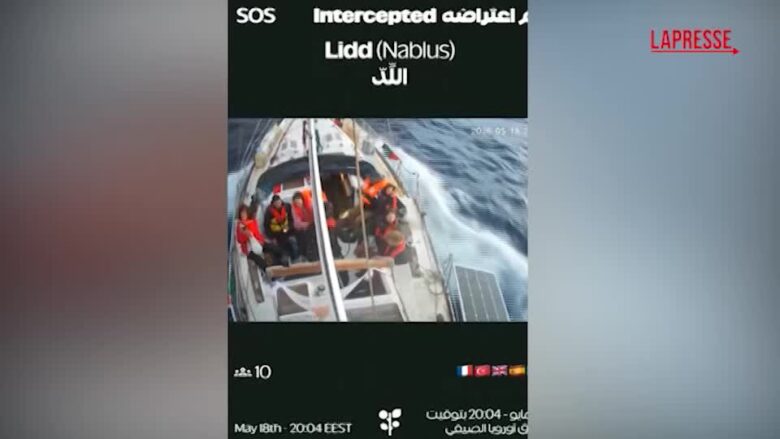 Global Sumud Flotilla, Israele intercetta imbarcazioni in rotta verso Gaza: il video