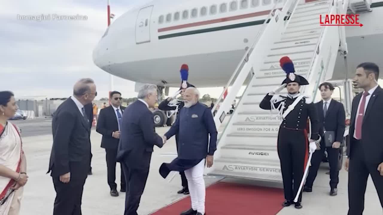 modi arriva a roma ad accoglierlo c 232 tajani da Lapresse.it modi arriva a roma ad accoglierlo c 232 tajani