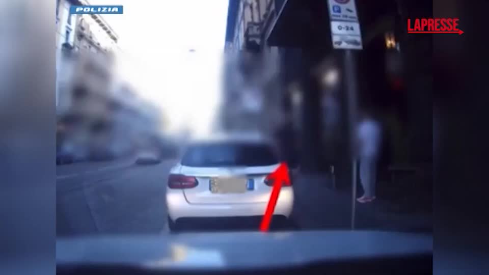 milano ruba orologio da 100mila euro a un turista il video della rapina da Lapresse.it milano ruba orologio da 100mila euro a un turista il video della rapina