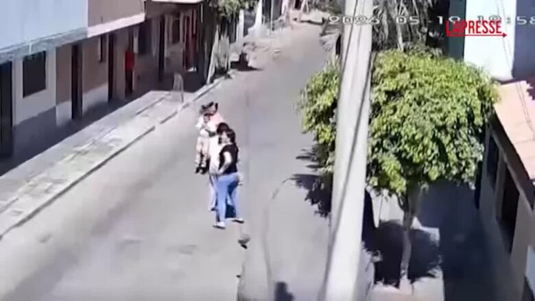 Perù, terremoto di magnitudo 5.8: le immagini delle telecamere stradali