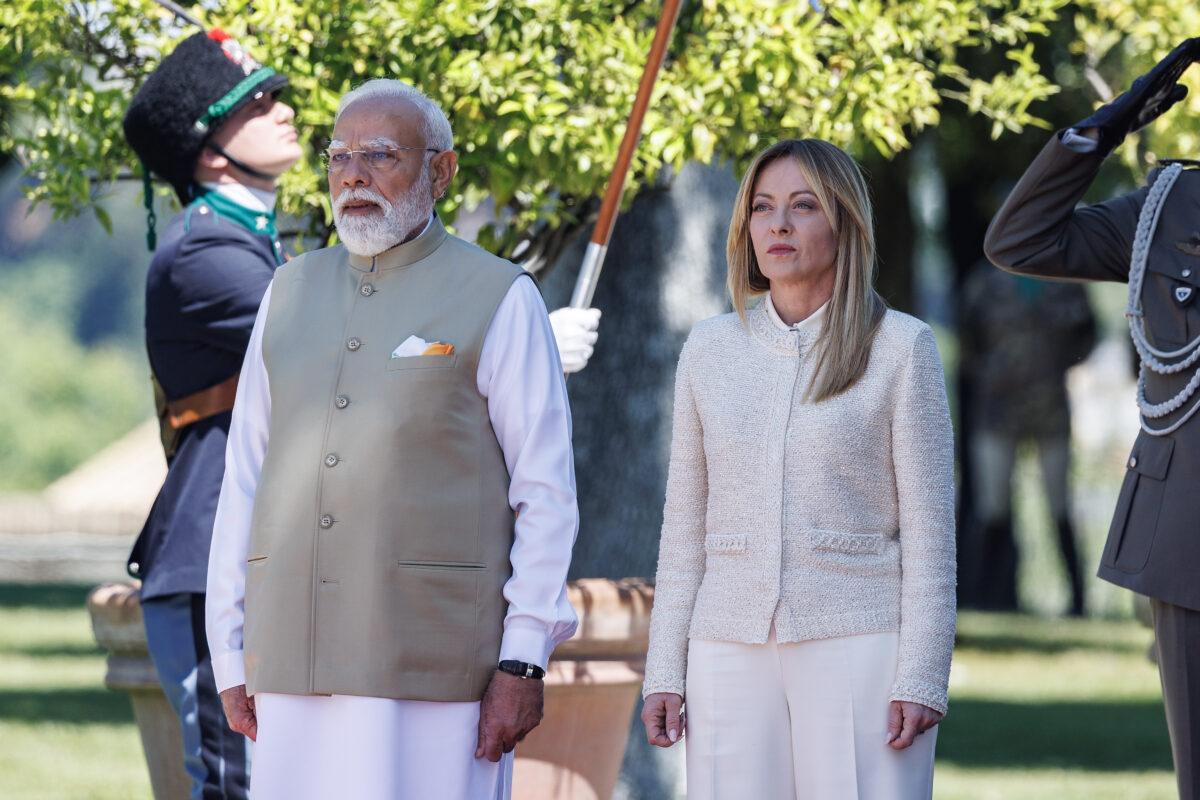 Italia-India, Meloni e Modi piantano un gelso a Villa Pamphilj: le foto della cerimonia Italia-India, Meloni e Modi piantano un gelso a Villa Pamphilj: le foto della cerimonia
