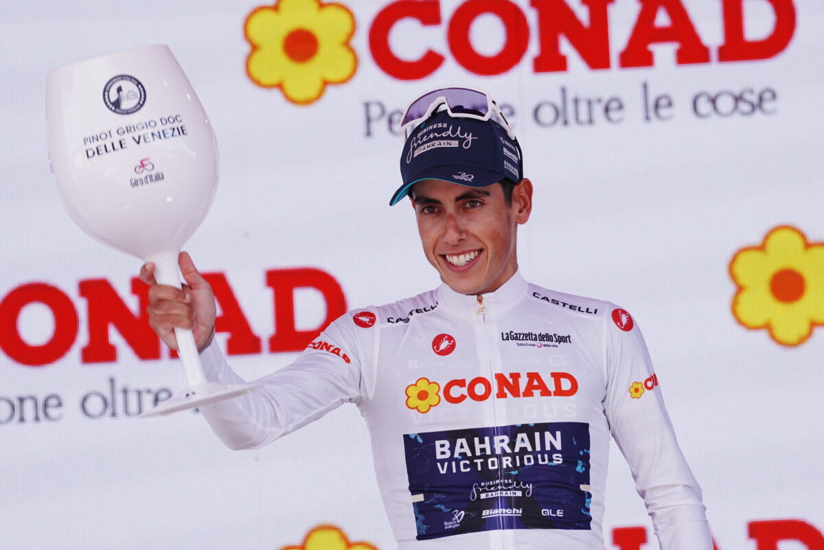 Giro d’Italia 2026, Narvaez fa tris: l’ecuadoriano è primo a Chiavari. Eulalio ancora maglia rosa