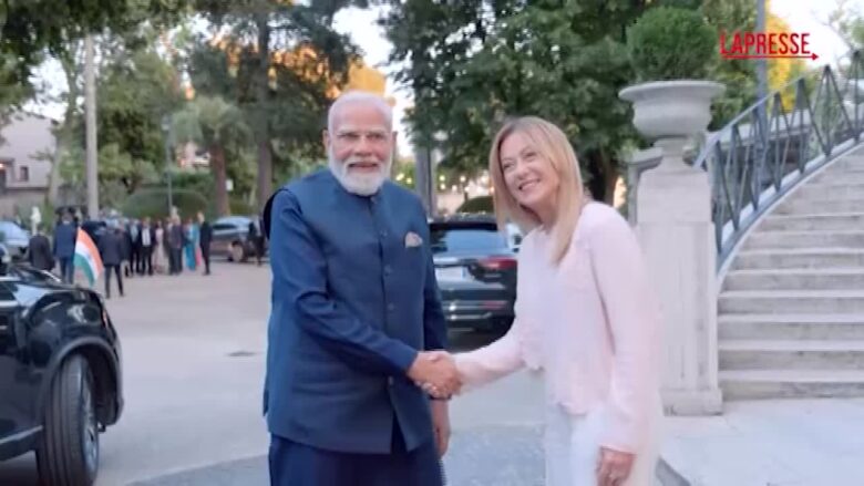 Roma, Meloni e Modi in visita notturna al Colosseo