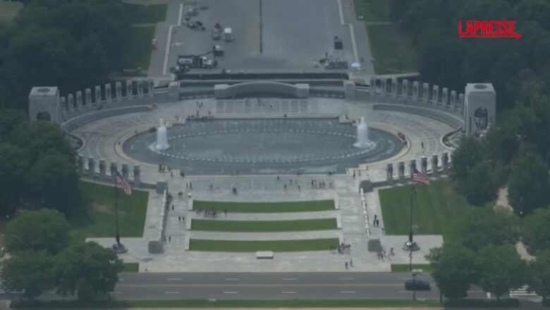 Usa, non solo la sala da ballo: Trump fa rivestire di blu la vasca del Lincoln Memorial